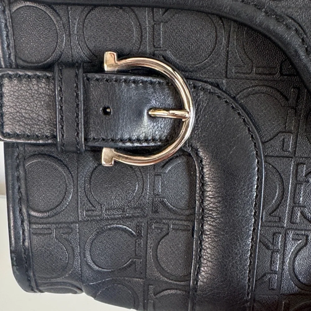 Salvatore Ferragamo Vintage Logo-Embossed Leather Shoulder Bag – Black - Picture 5 of 12